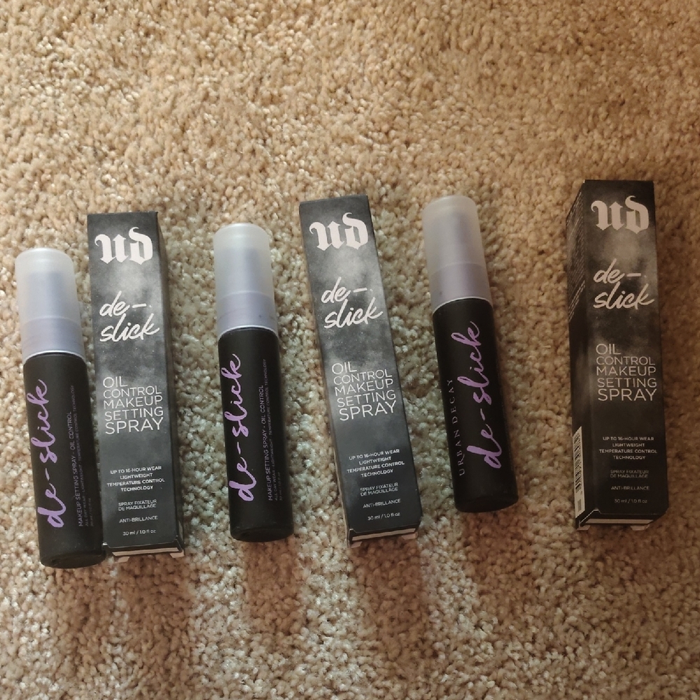 3 Bottles Of Urban Decay De-Slick Oil Control Setting Spray 30 mL / 1 fl Oz Each